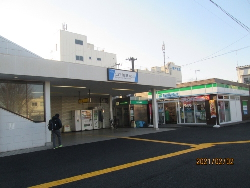 流山百か所めぐり（１２）東武鉄道野田線江戸川台駅。JR 常磐線柏駅乗り換え 東武江戸川台駅0471－52－9310。県営の軽便鉄道として1911 年に開通。ＪＲ大宮～船橋駅間62.762.7㎞。市内への連絡は豊四季、おおたかの森、初石､江戸川台、運河の各駅。<br />流山百か所めぐり（１２）東武鉄道野田線江戸川台駅は千葉県と埼玉県を結ぶ東武アーバンパークライン(東武野田線)、チョット違和感のある路線名。現在は流山市内につくばエキスプレス線が開通し、おおたかの森駅で東武野田線と乗り換え接続出来るようになった。「勝手に住みたいランキング１位」は柏、２位は「流山おおたかの森」で、“母になるなら、流山市。”のキャッチコピーで、ママさん世代から特に注目が高まっているエリア。商業施設の開発や保育園、学童クラブの新設など、子育て環境の整備に力を入れている。2021年1月に人口が20万人を越えました。人口増加率は千葉県一番。<br />流山100か所めぐりとは流山の文化遺産や神社仏閣、名所旧跡などの中から選定された100か所です。個々の情報については、かなり要約しています。流山の歴史をもっと詳しく知りたい方は、流山市立博物館（電話：04-7159-3434）へ、ご相談ください。また、市立中央図書館（電話：04-7159-4646）参考室にはレファレンスサービスをする司書がいますので資料の相談に応じています。なお、立入が制限されている場所もありますので、見学等の際は必ず関係者や関係機関にご確認ください。<br />流山１００ヵ所めぐりマップ・流山市役所行政改革推進課作成<br />http://citydata.jp/Chiba/Nagareyama-shi/%E6%B5%81%E5%B1%B1100%E3%81%8B%E6%89%80%E3%82%81%E3%81%90%E3%82%8A/rdf1s697i/nagareyama_100.html