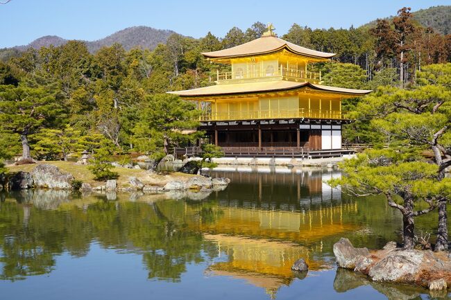 鹿苑寺金閣の改修が昨年末に終わったらしいと。雪が積もったら行ってみようと思いながら…全然積もりまへんね。んでは、明るい日差しの下、金ピカを拝観に行くことにしましょか。