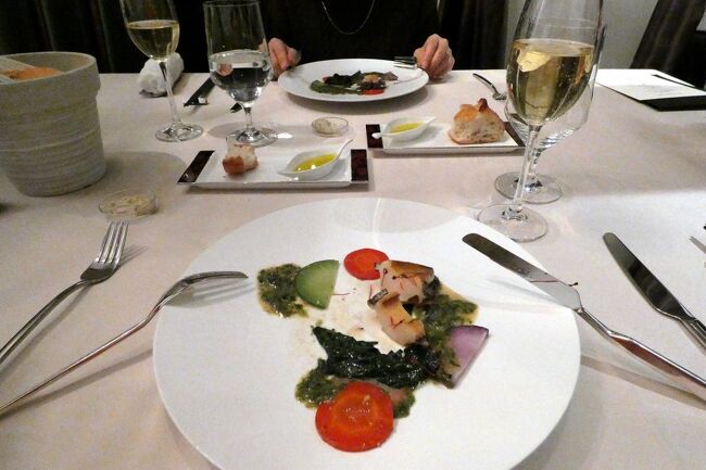 この日の夕食はエクシブ山中湖サンクチュアリビラ唯一のレストランの、イタリア料理リストランテ イルコローレで頂きます。<br /><br />僅か6部屋だけの全部個室のレストランでは、行き届いたサービスでワインと共に美味しい料理が楽しめます。<br />