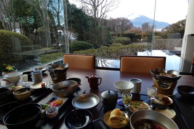 この日の朝食はエクシブ山中湖本館の日本料理 花木鳥で頂きます。<br /><br />日本料理 花木鳥では先月朝食を頂いているので、メニューにない連泊用の朝食を用意してくれました。<br />