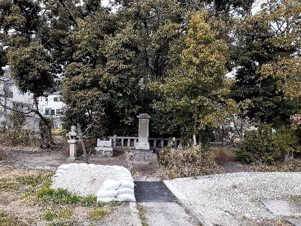 近場の散策を楽しむ。<br />こんなに近く、平安時代の歌人の史跡が残っているのに驚き、今まで知らなかったことに反省する。<br /><br /> http://ks5224.fc2web.com/mc00hp/mc07.html