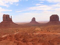 ナバホ族の聖地　モニュメント・バレー