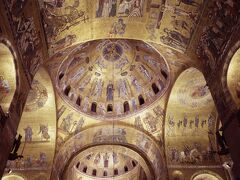 初めてのベネチア その19 (イタリア・スペイン・ポルトガル・オランダ 12日間の旅 その2-19）内部はきらきら、"サン・マルコ寺院"！