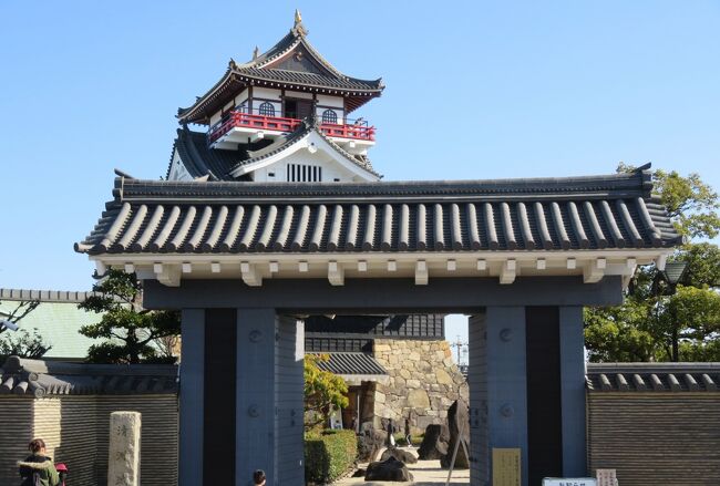 織田信長所縁の清洲城の紹介です。清洲城での歴史的な出来事は、1560年(永禄3年)の『桶狭間の戦い』への信長の出陣、1562年(永禄5年)に信長と家康との間で結ばれた『清洲同盟』、本能寺の変で信長が斃れた後の1582年(天正10年)の『清洲会議』、1610年(慶長15年)の徳川家康による『清洲越し』など数々あります。