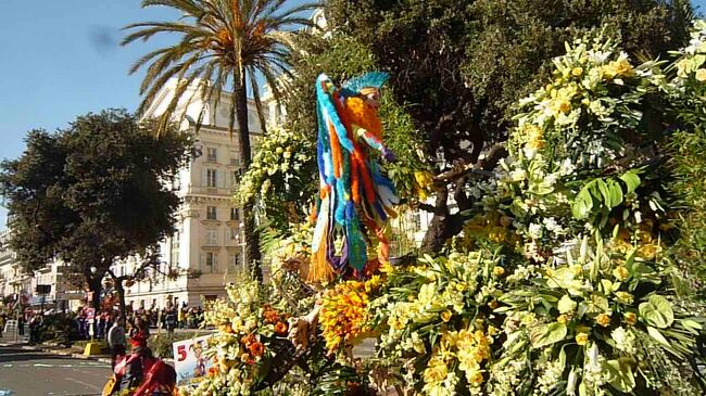 イタリアのカーニバルを楽しんだ後　フランスに入り　<br />マントンのレモン祭り　ニースの花のカーニバルを見学。