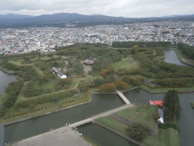 コロナ禍の2020年、もう旅行は出来ないと思い込んでいたところ、ニュースで10月上旬にはいったん収束するとの情報を聞きつけた小生は、国内旅行を計画し、たまたまGo To トラベルが始まったばっかだったので、これは行くしかないと比較的、当初、新規感染者が落ち着いていた北海道(その後すぐに札幌が急拡大したが)の函館にターゲットを絞り、決行したのであった(*^^)v<br /><br />