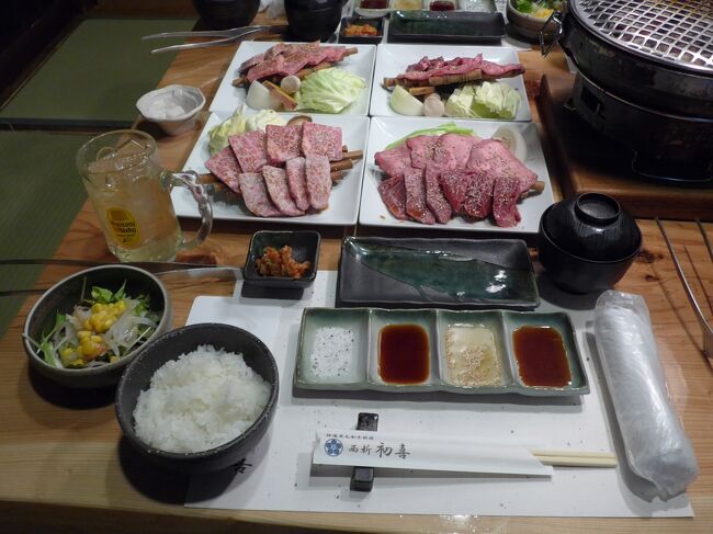 今年の2月もコロナ禍で外食するにしても緊急事態宣言の発令・延長で選択肢が限られてしまいます<br />そんな中、我が家は2月に誕生日を迎える孫、娘、私の誕生会と併せて孫の高校受験合格祝いを実施しました<br />個室予約ができるお店として行きつけの西新・初喜の焼肉を食べることを選んでこの日の席確保をし当日訪れました<br />緊急事態宣言下の福岡・西新商店街は普段とはあまり変わらぬ人通りがありましたがマスク姿の人々の会話は少なく<br />当然のことながら感染防止対策は個々に意識している感はありました<br />店内の個室は4人入れる席でコロナ感染対策も講じられスタッフ以外の人との接触もなく美味しい焼肉とユッケを<br />おなか一杯食べて商店街で買い物をして帰宅しました<br />こんな状況がいつまでも続いて欲しくないと1年前に祈っていましたがあっという間にコロナ、コロナ、コロナ・・・<br />と一年が過ぎてしまいました<br />早くワクチン接種と効果が出て明るく行き交う街に戻ることを祈るばかりです