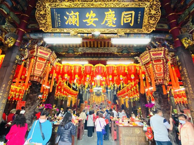 旧正月の寺廟初詣（初一、台北市士林）