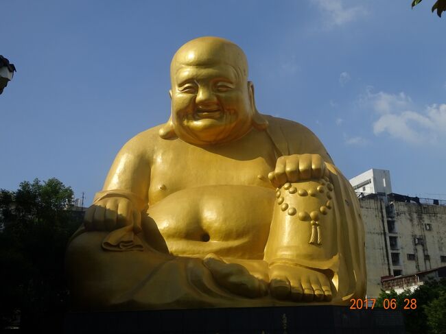 そのニは台湾新幹線を利用して、午後から台中の観光をしました。日本統治時の建物が残り、その建物をうまく利用して観光客が多く訪れています。<br /> 夕方台北に戻り、三泊目は今までマンションとして利用していた建物を、リノベーションしてホテルに改造したレオフーレジデンスに宿泊しました。今まで宿泊した事のない様な、広くて豪華な感じのホテルでした。