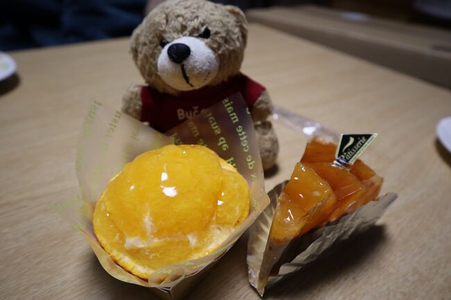 自分で言うのもですが、実は今日は私の誕生日です。<br />年齢は聞かないでください笑<br /><br />母が2日前に親戚のところに行ってきた帰りに津奈木町にあるあんさんくでケーキを買ってきてくれました。<br />ちなみに、大晦日の旅行記(食レポ状態ですが)にもラフランスを掲載しています。<br />https://4travel.jp/travelogue/11672724<br /><br />因みに母は柑橘は苦手。酸味がダメなんだそうで。<br />(酸味が抜けきったものは食べます)<br />あと、ケーキ屋の柑橘は甘くしてあるから食べられるそうです。<br /><br />そして肝心の21日は日曜日。<br />人の出入りが多いからと近所のスーパーで開催している駅弁フェアの駅弁を購入して済ませるという…。<br />このご時世、皆さん考えることは同じなのか、駅弁を買いに行ったら私たちが購入した分以外は2種類しか残っていませんでした。<br />そこで、どういうわけなのか、弁当会社も同じ、弁当名も同じ、違うのはパッケージと値段。<br />それの検証を行いました笑<br />後半に掲載していますので、最後までご覧ください♪