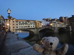 初めてのフィレンツェ その6 (イタリア・スペイン・ポルトガル・オランダ 12日間の旅 その3-6）夜の街歩き① ホテル～ヴェッキオ橋！　