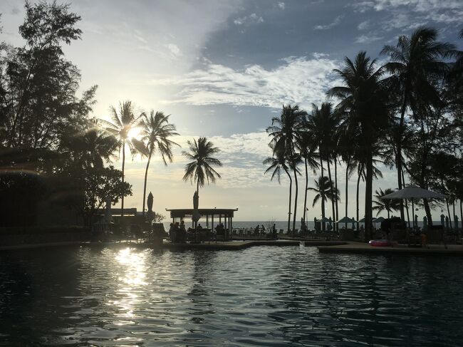 しばらく海外旅行はムリなのと、今年のゴールデンウィークも家に篭って超絶ひま人なので、思い出に浸る旅行記を‥<br /><br />2018年夏のプーケット旅行(2021年5月記)です。<br />途中、記憶と写真がないところもありますが、<br />お付き合いいただければ幸いです。