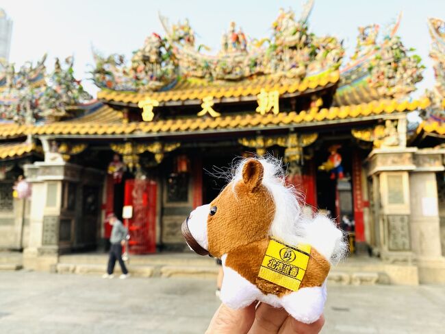 今年1月に入り、本土感染が確認され始めた。台湾と世界の安全を神明に祈るべく、コロナ退散祈願巡礼の旅に行ってきた。<br /><br />主要な拝礼廟<br />白沙屯拱天宮、大甲鎮瀾宮、彰化南瑤宮、西螺福興宮、麥寮拱範宮、四湖参天宮、北港朝天宮、新港奉天宮<br /><br />四湖参天宮のみが關聖帝君(関羽将軍)を主祭神とする廟で、それ以外はすべて天上聖母(媽祖)を主祭神とする廟。<br /><br />旅行記<br />(1)苗栗県(白沙屯、通霄)<br />(2)台中市(大甲、沙鹿)<br />(3)彰化市<br />(4)雲林県(西螺、麥寮、四湖)<br />(5)雲林県(北港)<br />(6)嘉義県(新港)、嘉義市