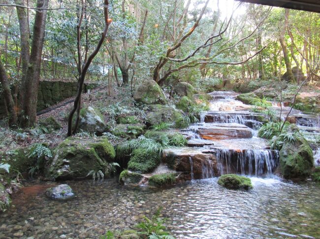 奥さんが2月に6連休だという事が判明して一週間前を切って急遽、城崎温泉に行く事になり、奥さんが泊りたい旅館とプランを調べて、わたくしが3日前に旅館2箇所と帰路の高速バスを予約。往路は高速バスが満席だったのでJRの自由席で行くことにして予約なしで当日購入です。写真が多かったので、旅程と旅行記は次の通りとなりました。ちょっと小分けして長くなっちゃいました。<br /><br />　その1：2/21吹田→大阪駅→JRで香住→昼食→柴山<br />　その2：2/21甲羅戯宿泊前編＋柴山海岸散歩<br />　その3：2/21甲羅戯宿泊中編<br />　その4：2/21甲羅戯宿泊後編<br />　その5：2/22柴山→城崎温泉界隈→西村屋招月庭チェクイン<br />　その6：2/22城崎温泉街巡り→ロープウェイ<br />★その7：2/22西村屋招月庭宿泊前編<br />　その8：2/23西村屋招月庭宿泊後編→城崎駅<br />　その9：2/23城崎温泉界隈→駅前で昼食→高速バス→吹田<br /><br />では、たびのはじまりはじまりぃ～<br />