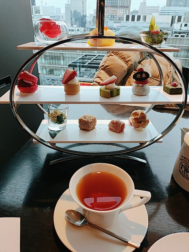ランチ代わりはGINZA SIXの<br />アフタヌーンティーへ。<br />買いたい物があり街をぐるっと回り<br />まだ行ってなかったショップ巡り<br />午後はマロニエゲートで海外スイーツも。<br />ちょっとした外国気分味わえました。