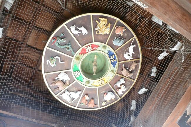 福岡訪問は2回目です。<br /><br />東長寺、櫛田神社、筥崎宮、大濠公園 近代建築などを巡ってきました。<br /><br />事前に調べたら、九州大学の箱崎キャンパスの建物がほとんど<br /><br />なくなっているとわかりショックでした~。近代建築の宝庫で、いつかは<br /><br />行きたいと思っていたのに~。残念。<br /><br />キャンパスの移転については全く知りませんでした。<br /><br />しかし、九州大学も思い切ったことやりますね。<br /><br />伊都キャンパスは箱崎以外のいくつかのキャンパスも統合されたようです<br /><br />ね。<br /><br />なお、移動には地下鉄の一日乗車券を利用しました。<br /><br /><br /><br /><br /><br /><br /><br /><br /><br /><br />