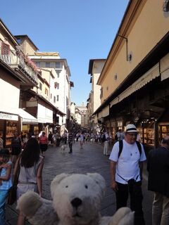 初めてのフィレンツェ その17 (イタリア・スペイン・ポルトガル・オランダ 12日間の旅 その3-17）橋というよりは街、"ヴェッキオ橋"！