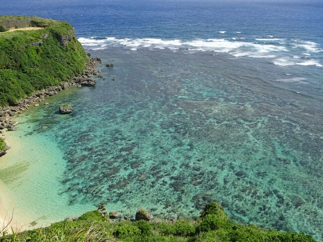 沖縄のホテルの中では朝食がかなり気に入ってるビーチタワー。<br />今回ビーチタワーのコーナーオーシャンツインがお得な値段で出ていたので、楽天トラベルでツアー予約しました。<br />gotoトラベル利用で、ビーチタワー2泊3日朝食付き+JAL+レンタカー付きで4万円ちょっとでした。<br />那覇空港に着いてから、ゆしどうふそばを食べに行きたかったので早目の便を予約しました。<br />ビーチタワーのコーナーオーシャンツインのお部屋は、オーシャンビューの景色がとても良かったです。<br /><br />2日目は観光へ。<br />勝連城跡と、絶景スポットの果報バナタへ。<br />表紙の写真は果報バナタですが、ここは本当にキレイでかなりのお勧めスポットです。
