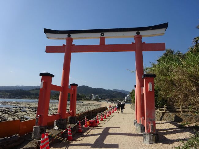 宮崎のシェラトンに泊まりたくてマリオットの公式サイトからホテルだけ予約していました。<br />ただJALで宮崎に行こうと思うとかなり飛行機代が高いです。<br />GoToキャンペーンもあったので、JALの航空券だけ買うのはもったいないので1泊4日のツアーで探しました。<br />ツアーだとJALの航空券とレンタカーとホテルがセットで、GoTo割引もあるのでかなりお得になりました。<br />ドーミーイン宮崎に泊まりましたが、サービスがすごく良くてとても気に入りました。<br />また泊まってみたいと思えるほど良かったです。<br />シェラトングランデオーシャンリゾートでは、温泉入浴とラウンジでシャンパンを飲んでホテルライフを満喫しました。<br />