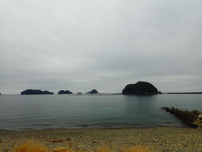 あいにくの曇り空でしたが、のんびりとお気に入りの場所に行ってきました。<br /><br />小さな港町ですが、こじんんまりとした規模の中にお気に入りの場所が幾つも存在していて、とても好きな場所です。<br /><br />みかんも美味しいです♪<br /><br />この日は日曜日で、パン屋さんがお休みなのが残念でした。<br /><br />次回は晴れた日に訪れたいです＾＾