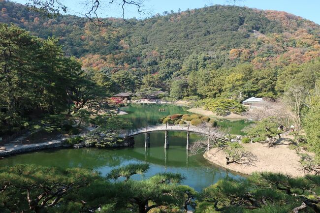 JALの「どこかにマイル」を使って、香川県を旅することに♪。2泊3日でしたが、金刀比羅宮や栗林公園、そして徳島県の鳴門へも行き渦潮を間近で観ることもできました。自然に触れられて、sukeco夫婦癒されましたー。おいしいグルメもあって、四国は最高!。<br /><br /><飛行機><br /> JAL<br /><br /><ホテル><br /> ロイヤルパークホテル高松<br /><br /><観光><br /> 1日目 金刀比羅宮、高松丸亀町商店街 <br /><br /> 2日目 鳴門の渦潮、淡路島、史跡高松城跡<br /><br /> 3日目 栗林公園