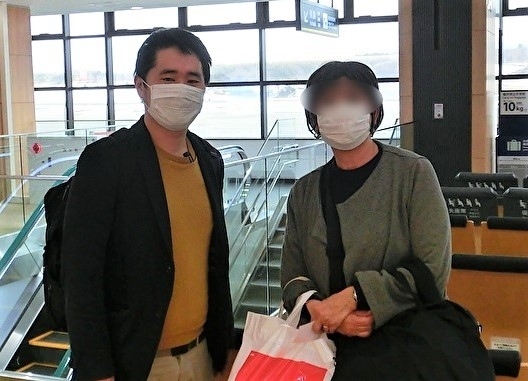 10000円ポッキリ青森旅の最終日。<br />八甲田丸を見学して青森空港へ。<br /><br />な、な、なんと!<br />スーパーユーチューバーのおのださんが、青森空港に出現!<br />彼のファンである私は、年甲斐もなく狂喜乱舞してしまった。<br />f(^^; ハズカシー<br />3月の上旬にも青森に来ていたので「また青森?青森が好きなのね」と思ったが、今回は青森観光をしてないことが後日判明。<br />2泊3日でFDA乗り放題の取材中だったのだ。<br />この日が3日目で、13フライト目。<br />ユーチューバーも、体力気力のいるお仕事だわ。<br /><br />☆ おのださんの写真などは、ご本人から掲載の許可を得ています。<br /><br />