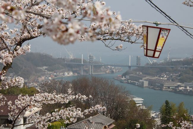 思うところあって広島を離れることに。<br />海あり、山あり、川あり、島あり・・・自然に恵まれ、また適度に都会な街『広島』。<br />どこに行くにも、何をするにも近場に何でも揃っているコンパクトシティ。<br /><br />プラハ、パリ、ミラノ、フィレンツェ・・・かつて行ったヨーロッパの街、世界遺産のある街で生活してみたいものだと思っていた・・・<br />仕事の関係で広島へ、原爆ドーム、宮島と日常の中に世界遺産がある!<br />思わぬところで望みが叶った・・・<br /><br />ゴールデンウィークには東京に戻る。<br />広島に来て初めて観光に行ったところが尾道。<br />坂の街、映画の街、猫の街、文学の街、寺の街、瀬戸内の小京都などと呼ばれる街。<br />尾道水道と千光寺山に挟まれた狭隘な地域に残されたレトロな街。<br />隣接の三原と福山が工業都市として栄えてきたが、その間に挟まれた尾道は、かたくなに昔ながらの街並みを守り続けてきた。<br /><br />やっぱり最後に訪れておきたい街だ。