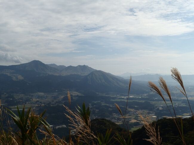 ２０１４年１０月の九州旅行の四日目は、レンタカーで移動します。<br />阿蘇絶景ポイントに立ち寄りながら、阿蘇五岳の南山麓に広がる南阿蘇村の名水の里も訪れました。