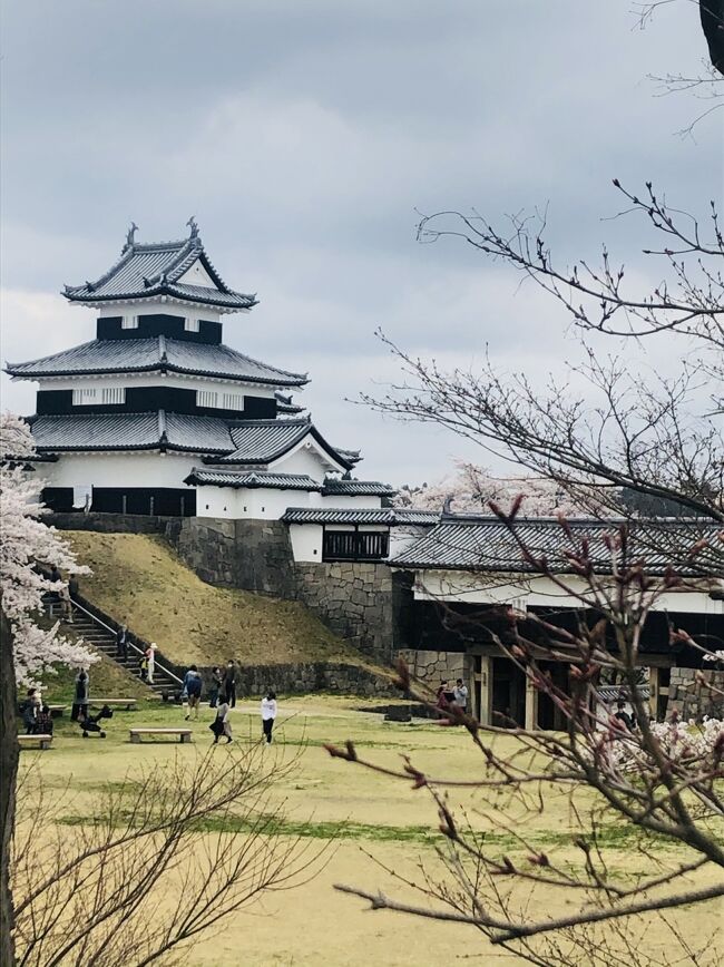 曇空の日曜日、福島県白河市の小峰城に行ってきました。