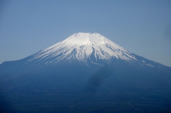 東から見る富士山　石割山・平尾山・大平山