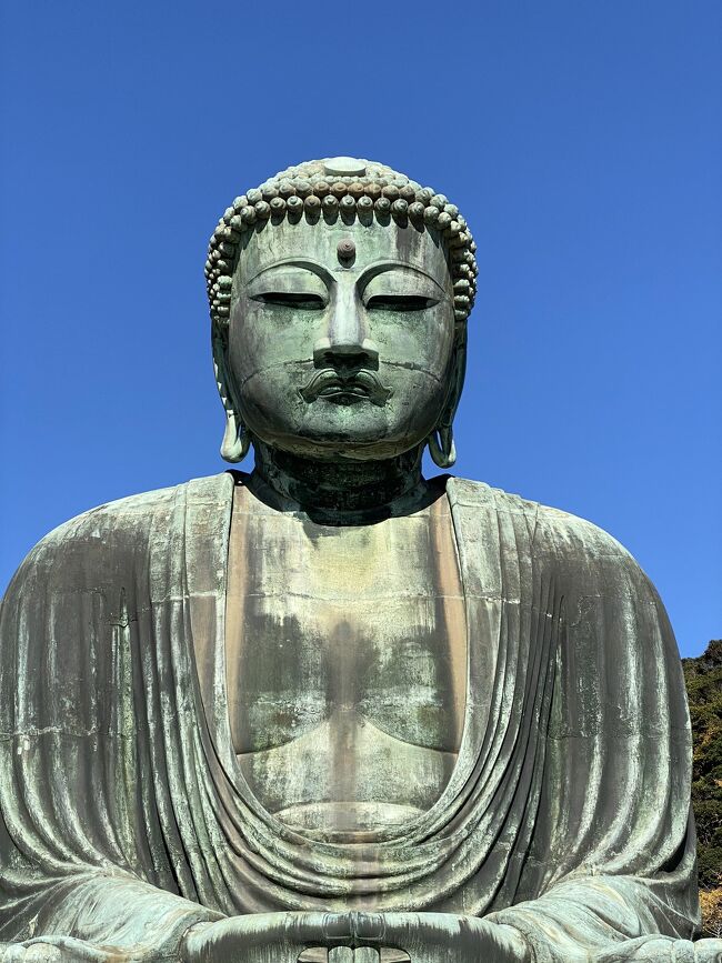 2020年11月に夫婦で北鎌倉に行ってきました。浄智寺、銭洗弁財天、高徳院を巡り、由比ヶ浜と稲村ヶ崎の海を見てきました。天気が良くて紅葉も見れて最高の散歩日和でした。<br />銭洗弁財天で洗ったお金は...年末の宝くじの結果は如何に!?<br /><br />私たちの歩いた北鎌倉から神社、お寺の紅葉を見ながら海まで行くルートは、混雑も少なくのんびりデートするにはおススメです。鎌倉は見どころが多いので何度行っても楽しめますね。<br /><br />動画はこちらからご覧ください。<br />https://youtu.be/y4DUDyClRw4<br /><br /><br /><br /><br /><br />