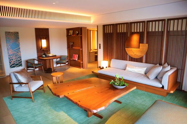 2020年11月にオープンしてから話題の<br />「HOTEL THE MITSUI KYOTO」に宿泊してきました。<br /><br />250年以上にわたって存在した三井総領家（北家）の邸宅をホテルにしたという。<br />三井不動産運営であり、マリオットグループに属しているそうです。<br /><br />ここ数年、京都にはたくさんラグジュアリーホテルがオープンして嬉しい悲鳴（＾＾）<br /><br />この旅行記は、<br />チェックイン、アフタヌーンティー、ニジョウスイートのお部屋を紹介します☆