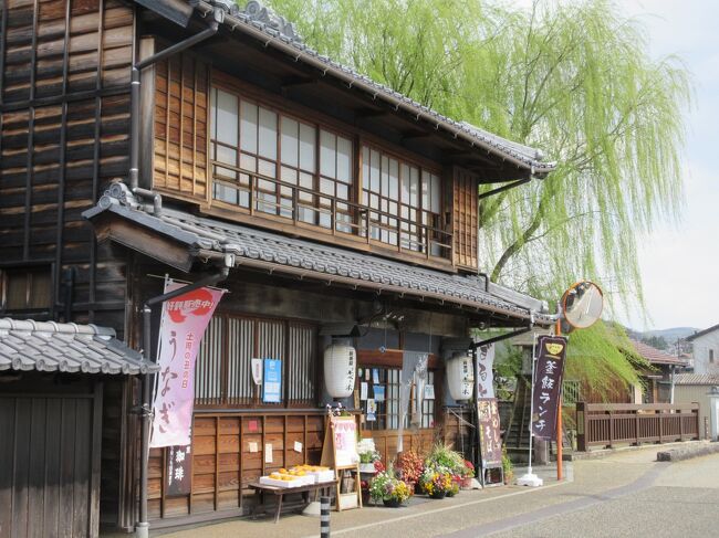久しぶりに下呂温泉に行こうと相棒=奥さんと合意。<br />折角だから、下呂に行くだけでなく少し寄り道をしようと。<br />そうだ丁度桜の満開が近いはずだ。<br />候補には、名古屋城、岩倉五条川、木曽三川公園も上がったんですが、<br />いままで一度も訪れたことがない、各務原の新境川堤に決定。<br />そのまま国道41号で北上すれば下呂にも近い。<br /><br />自宅→新境川堤→鵜沼宿→花の木→下呂温泉 水明館(泊)