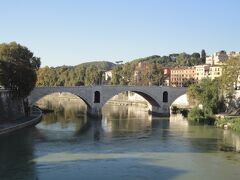 初めてのローマ その20(イタリア・スペイン・ポルトガル・オランダ 12日間の旅 その4-20）"テヴェレ川" と "ウンベルトⅠ世橋"！