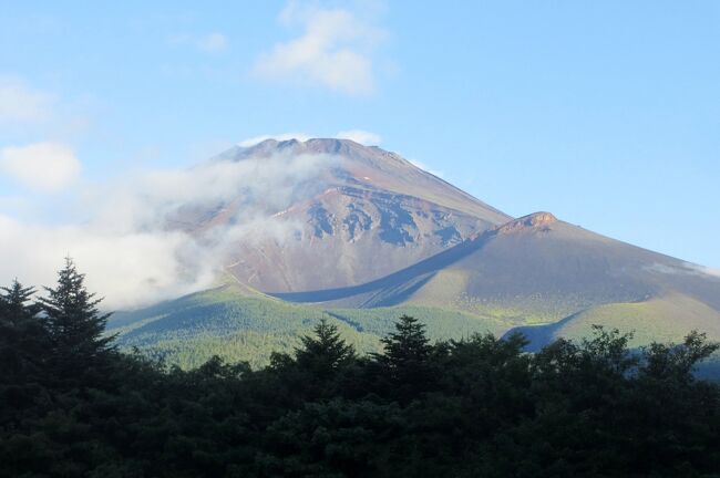 友人が会社に訪ねてきて話をしていると「一生に一度は富士山に登ってみたい」と言うので「それでは登りにいきましょう。」と話が決まり行ってきました。私は山小屋に泊りたくなかったので御殿場で宿泊し、早朝から登りました。<br /><br />富士登山<br />19850712?富士登山 夫婦 富士スバルライン <br />19980815 富士登山 家族 富士山表口(富士宮口)<br />20030830 富士登山 家族 須走口<br />20080720 富士登山 単独 吉田口(北口本宮冨士浅間神社)<br />20080915 富士登山 家族 富士山表口(富士宮口)<br />20160824 富士登山 友人 富士山表口(富士宮口)