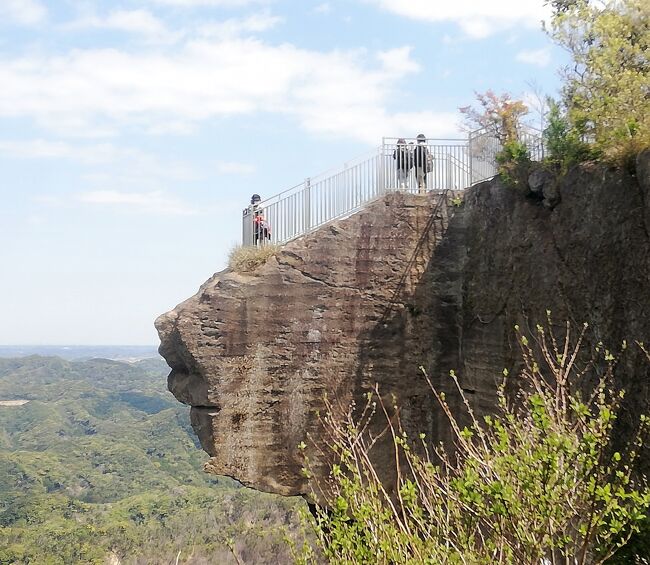 南房総の鋸山に登ってきました。日帰りでも行けるところですが、コロナ禍で最近旅行にも出ていないので、木更津で1泊することに。富津岬、大房岬にも立ち寄りました。移動はレンタカーで。