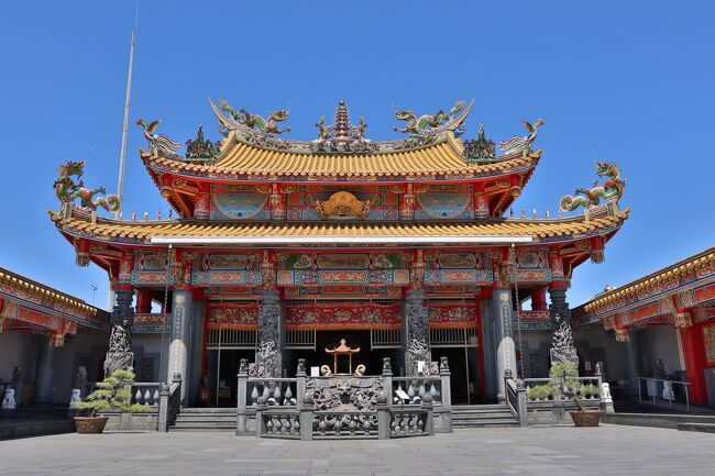 今年も台湾に行けないですね。あきらめて埼玉で台湾気分に浸れる処に行って見ました。坂戸にある「聖天宮」です。こんな場所にこんな寺がある事にびっくりでした。せっかくなので体験できるものはなんでも体験してきました。お昼は大宮で台湾小吃を満喫。帰りには、ジョナサンに寄っで台湾スイーツを食べ、台湾気分を満喫した一日になりました。<br />早く台湾に行きたいですね。