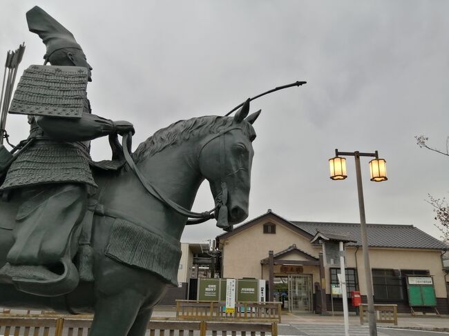 2011年の東日本大震災で一部不通になっていた常磐線が2020年3月14日に全線開通、2019年10月の令和元年東日本台風の影響で一部不通になっていた阿武隈急行が2020年10月31日に全線復旧になりました。旅行のついでに東北の駅百選をめぐっているのでいつか夜ノ森駅の桜とからめて行きたいと思っていたので今回行ってきました。東北の駅百選の駅を3日間で新規の9駅をめぐってきました。<br /><br />★旅行記１３のルート<br />水戸駅→勿来駅（東北の駅百選）→勿来の関→勿来駅→東京駅<br /><br />１．特急ひたちでいわき駅～常磐線で夜ノ森駅に移動<br />２．常磐線 夜ノ森駅 富岡町桜まつり①<br />３．常磐線 夜ノ森駅 富岡町桜まつり②<br />４．常磐線 相馬駅 中村城跡（相馬神社、相馬中村神社）<br />５．常磐線 亘理駅のすぐ隣はお城風の悠里館<br />６．船岡駅 白石川堤一目千本桜から船岡城址公園<br />７．船岡城址公園の船岡平和観音～白石川千桜公園～大河原駅<br />８．阿武隈急行 角田駅（光華飯店～スペースタワー・コスモハウス）<br />９．阿武隈急行 秘境駅のあぶくま駅<br />10．阿武隈急行 やながわ希望の森公園前駅<br />11．阿武隈急行 保原駅～福島駅<br />12．水郡線 桜が満開の矢祭山駅<br />13．常磐線 勿来関があった勿来駅～東京駅←★今ここ