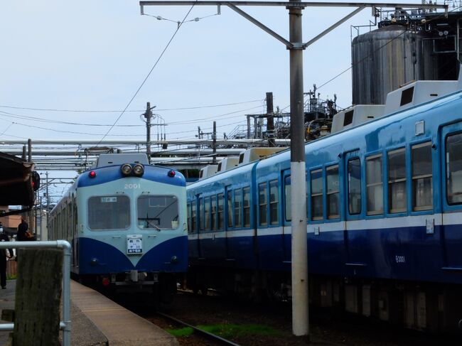 この目で確かめておきたかった銚子電鉄。<br />この1年乗降客が減少して存続が危ぶまれているとの報を耳にしていたからです。<br /><br />2枚窓の「湘南型」電車が健在でした。<br />銚子駅から外川駅まで6KMをコトコト走る電車は今日も庶民の足としての役割を果たしていました。<br /><br />ここでは昭和の時間がいまも続いていました。<br /><br /><br />