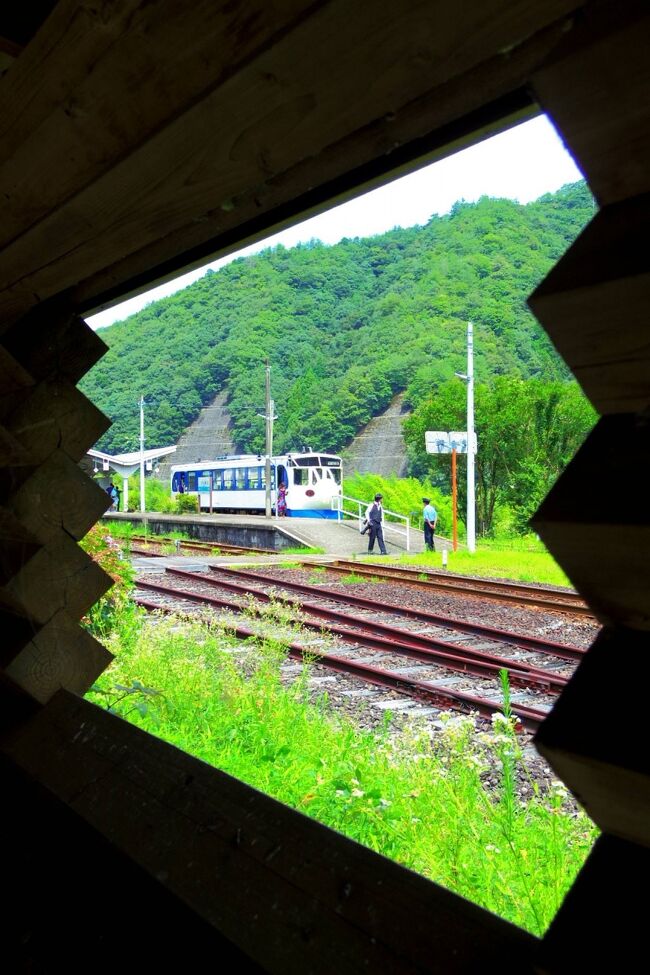 私が今回の旅行の計画を立てる時に最初に使っていた「小さな時刻表春号」の表紙が四国を走る新幹線の写真でした。その四国新幹線に乗ってみた時の旅行記です。