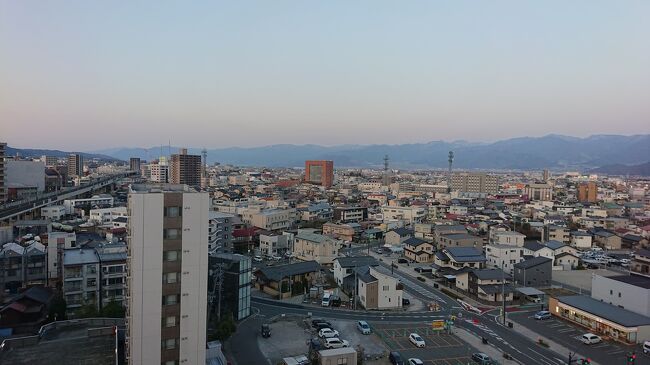 4月から東京から長野へ転勤となりました。<br />今回はその記録です。<br />旅行記というよりは備忘録です。<br /><br />3月31日から4月9日の金曜までホテルJALシティ長野から通勤。<br />10日に新居の鍵を受け取り、横浜に戻り最後の箱詰め。<br />11日午前中に搬出し、午後に車で長野に移動。<br />搬入が12日なので、1泊長野の家の近くのメルパルク長野に宿泊しました。<br /><br />慣れない職場での仕事で結構へとへと。<br />そのためホテルと職場の往復しかできてません。<br /><br />JALシティとメルパルク以外まともな情報はありませんのでスルーしてください。