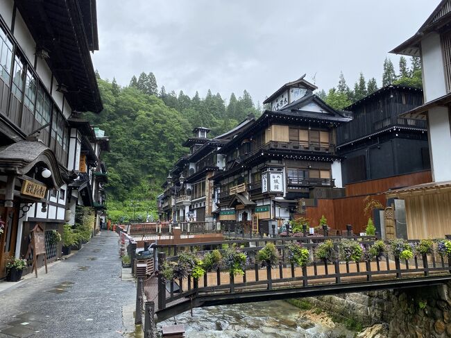 山寺を見た後、この際、一気に北上して銀山温泉のお土産をGET<br />うどん屋さんで腹ごなし。<br />うどんとそばの二種盛りが大変おいしゅうございました。<br />デザートのスイカも甘かったv<br /><br />また南に移動、次は山形蔵王温泉へ