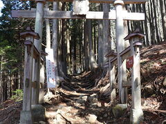 三峰神社と秩父神社