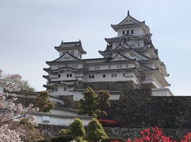 初めての青春18きっぷ旅、900km・15時間かけてはるばる広島県尾道市を訪問。その後、しまなみ海道80km1泊2日のサイクリング旅を終え(旅行記 尾道・しまなみ海道旅 Part1~4)帰路につく予定だった。が、姫路城がみたいという衝動にかられ途中下車。白鷺城こと姫路城と好古園を観光させていただきました。