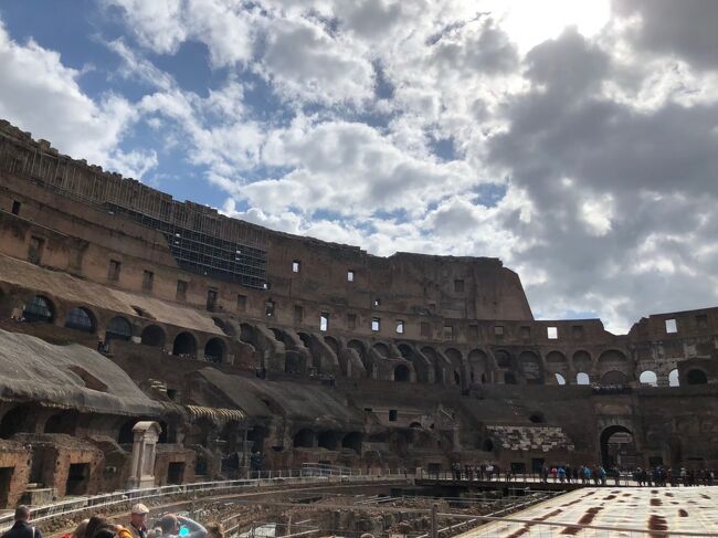 イタリア4都市巡りローマから帰国まで<br /><br />2019年のGWに旅行会社の4都市巡りツアーに参加した旅行その⑤<br /><br />ローマ２日目　1日自由行動日<br />お天気がイマイチなので無理せずのんびりと街歩き～無料で入れるサンタ・マリア・マッジョーレ教会、ヴェネツィア広場、パンテオン、ナボーナ広場を回りコルソ通りでショッピング、そしてポポロ広場　オペラ座で観劇と…結果的に盛り沢山の1日となりましたが、見どころがありすぎて短い時間で回りきれませんでした　ローマの緯度が日本の東北地方と同じ位だと体感気温で実感<br /><br />ツアー最終日　コロッセオ見学ののちフィウミチーノ空港へ　<br />空港内で最後の買い物などを楽しみ午後の直行便で約12時間で成田帰国<br />　<br />5月の気候も良く日照時間の長い時期に、お休みが取れたお陰で憧れのイタリアの4都市を巡る機会に恵まれ、イタリア初心者向けツアーは、駆け足でしたがポイントだけ抑えて欲張りで満足な旅でした<br />