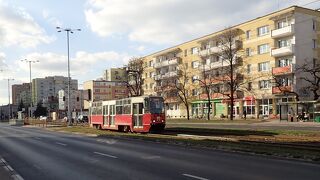 【トルン：交通】トラムに乗ってゆっくり流れる景色を眺めながら…気になる所で降りて散策するのが似合う街。