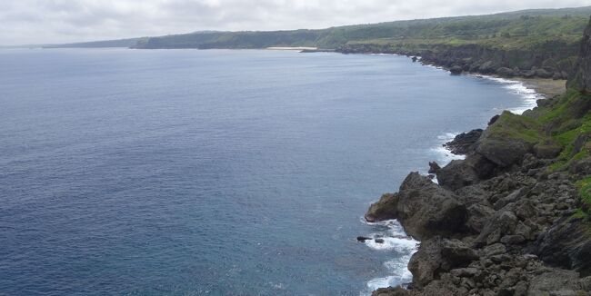 奄美群島の与論島、沖永良部島、徳之島、加計呂麻島、奄美大島の５島を巡る旅行会社の5泊6日ツアーに参加しました。コロナ禍、離島で見学場所は屋外ということで選びました。緊急事態宣言が終了し、まん延防止等重点措置が大都市で適用前の間隙をついての旅行となりました。<br />バスガイドの話ではGOTOキャンペーン中は観光客が押し寄せて、バスもピストン輸送で客をさばいたそうですが、今は訪れる人もなく、ツアー参加者は僅か５名、旅行中、他のツアー客と会うこともなく、完全貸切状態での旅となりました。<br />