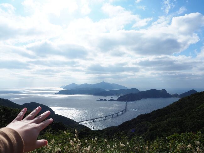なかなか、コロナで旅行の予定が立てずらいですね(>_<)<br />そんな中、今回は甑島(こしきじま)に行って来ました。<br />って、去年の11月ですけど(∩´∀`)∩<br />甑島には、飛行機で行くことができないため、予定を立てるのが難しかったです。<br />しかも、やっぱり行きで予定外のことが起こるという・・・<br />では、甑島編をどうぞ(*'ω'*)<br /><br />主な経路等<br /><br />11月21日(土)<br /> 羽田エクセルホテル東急(前泊)<br />11月22日(日)<br /> JAL<br /> 羽田6:25発~鹿児島8:20着<br /> 空港からバスで鹿児島中央駅<br /> 鹿児島中央駅からタクシーで串木野新港<br /> フェリーニューこしき<br /> 串木野新港11:20発~里12:35着<br /> レンタカー風見鶏(1日)<br /> ホテルエリアワン(一泊二日朝食付き)<br />11月23日(月・祝日)<br /> 高速船甑<br /> 里9:45発~長浜10:25着<br /> 親和レンタカー(1日)<br /> ホテルこしきしま親和館<br />11月24日(火)<br /> 高速船甑<br /> 長浜10:30発~川内11:40着<br /><br /> 壱岐編へ続く<br /><br /><br />