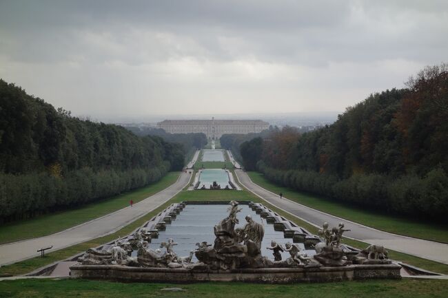 カンパーニャ州の旅も後半。ナポリでは美術館・博物館をゆっくり鑑賞。世界遺産のカゼルタ宮にも行ってきました。