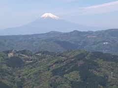 母を連れて伊豆高原　大室山とステンドグラス美術館　